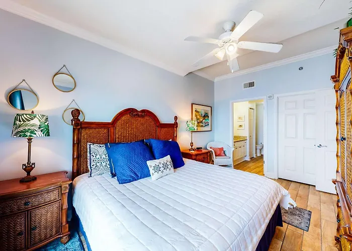 Beachfront W Spacious Layout Swim-through Outdoor Indoor Pool & Hot Tub *