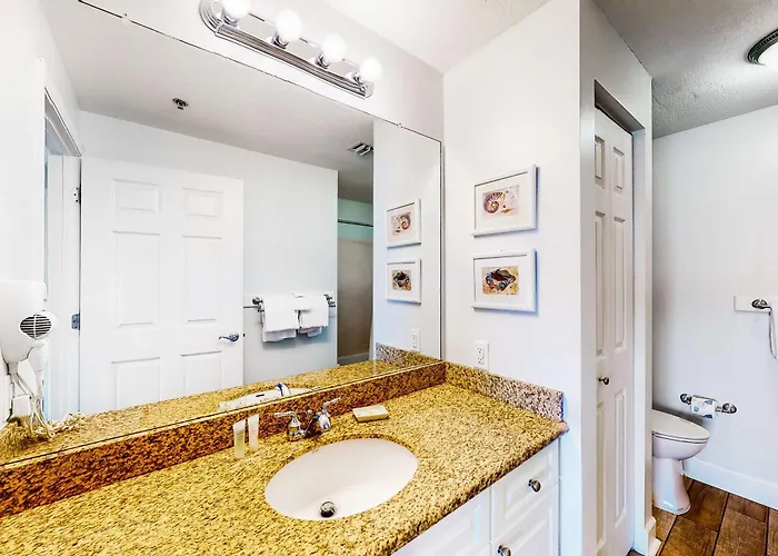 Beachfront W Spacious Layout Swim-through Outdoor Indoor Pool & Hot Tub *