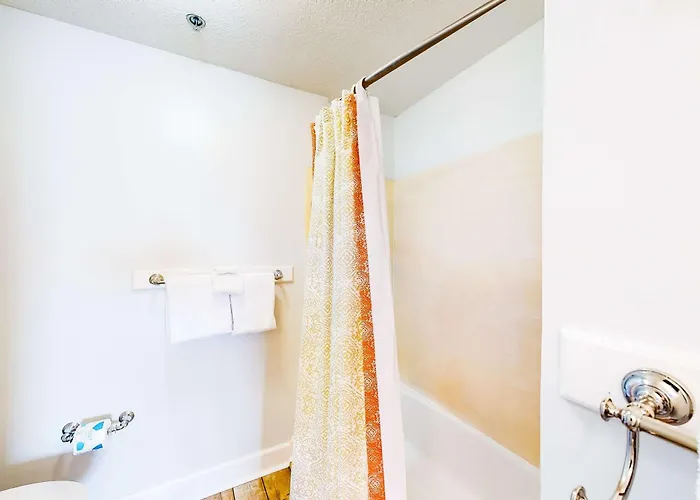 Holiday home Beachfront W Spacious Layout Swim-through Outdoor Indoor Pool & Hot Tub *